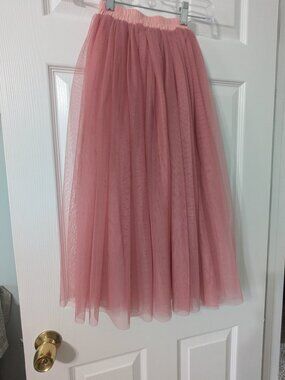 Little girl's long tulle skirt